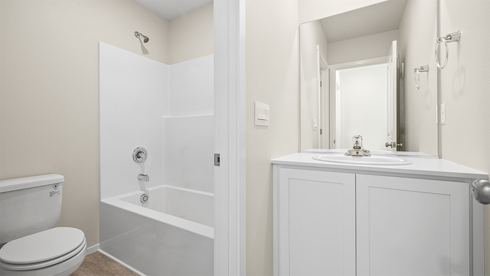 Hall bathroom with combination tub/shower and quartz counters