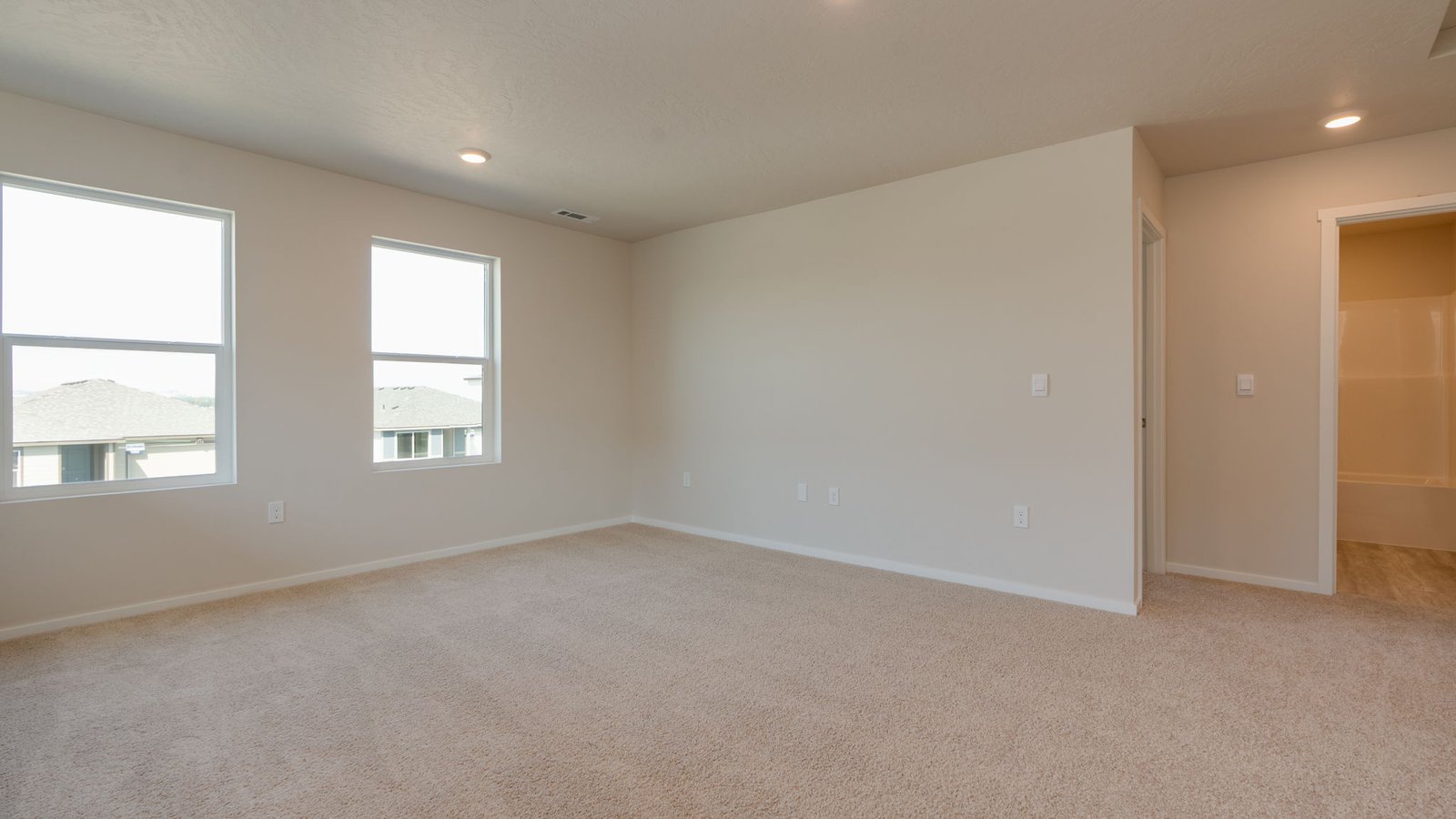 Loft area wall-to-wall carpet