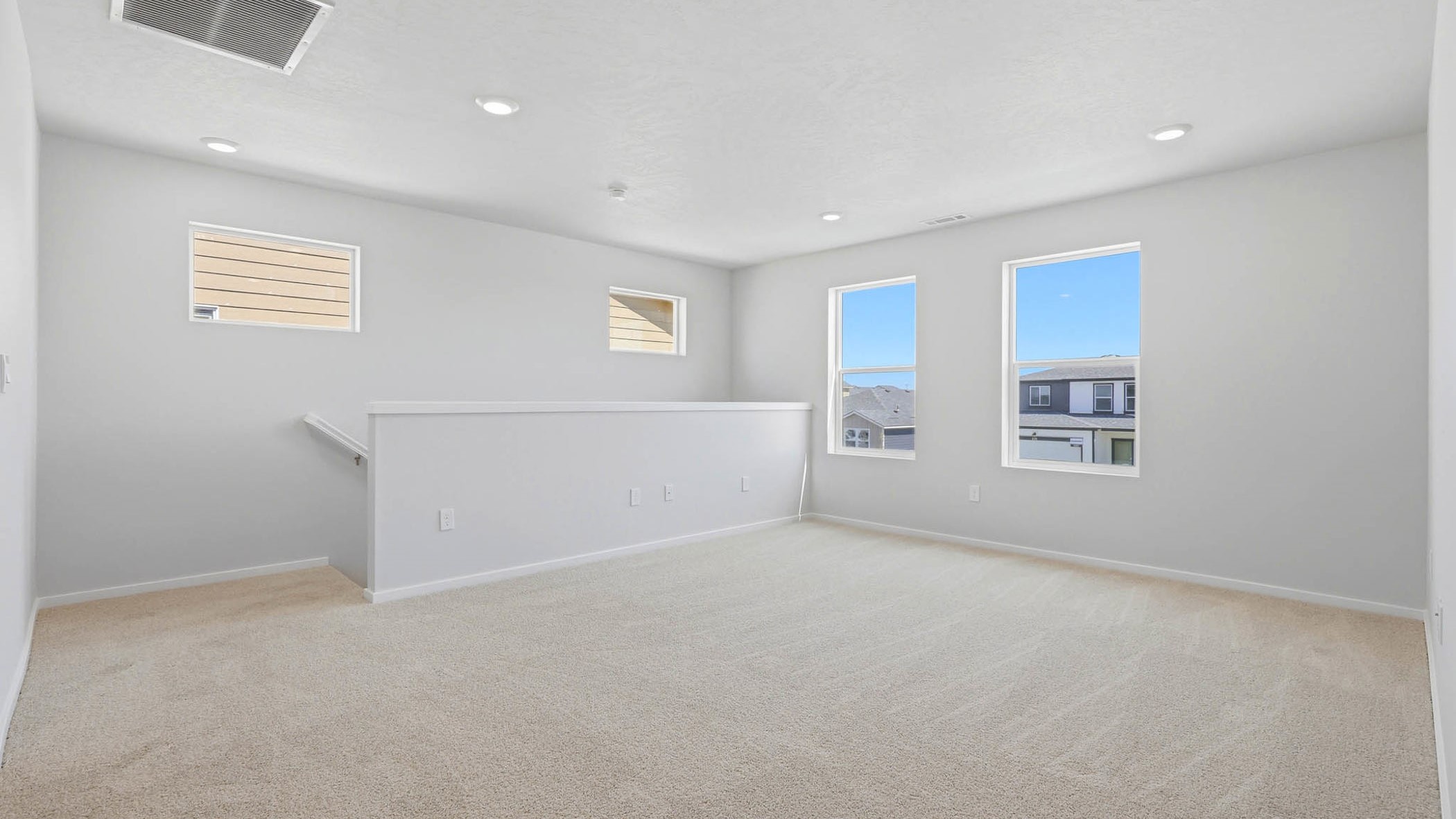 Loft area wall-to-wall carpet