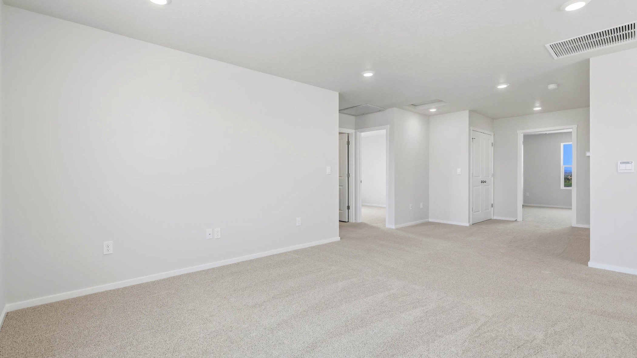 Loft area wall-to-wall carpet