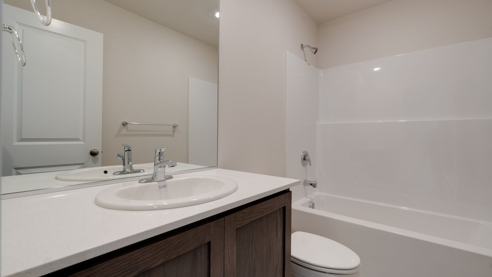 Hall bathroom with combination tub/shower and quartz counters