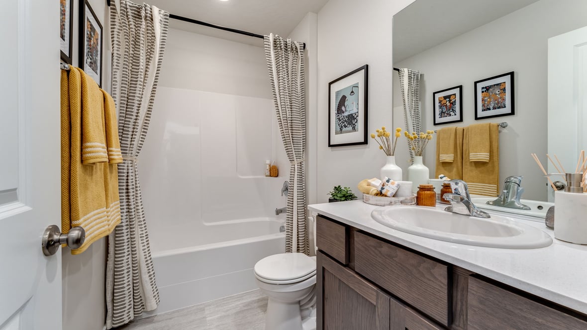 Hall bathroom with combination tub/shower and quartz counters
