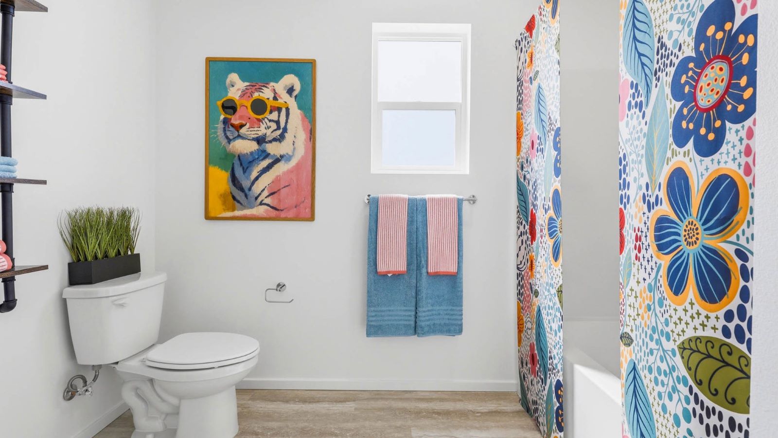 Hall bathroom with combination tub/shower and quartz counters