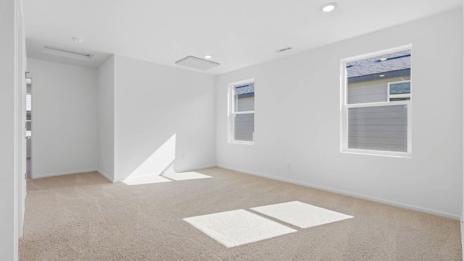 Loft area wall-to-wall carpet