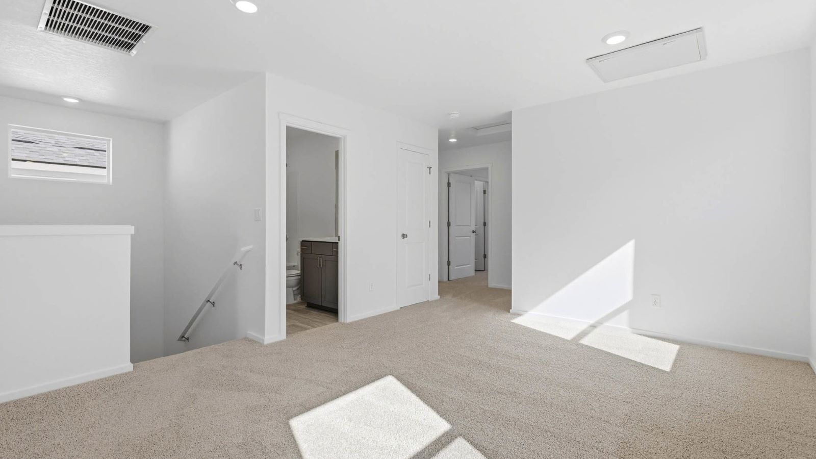 Loft area wall-to-wall carpet