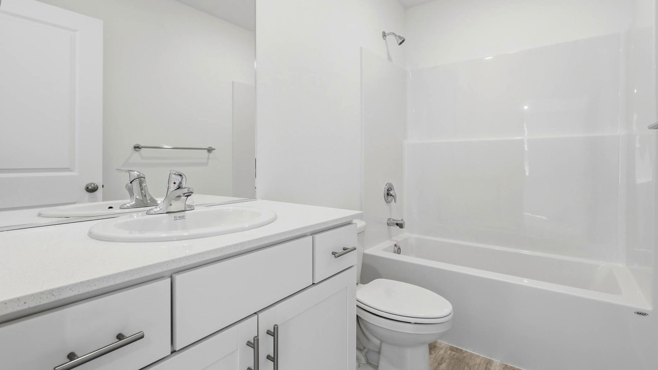 Hall bathroom with combination tub/shower and quartz counters