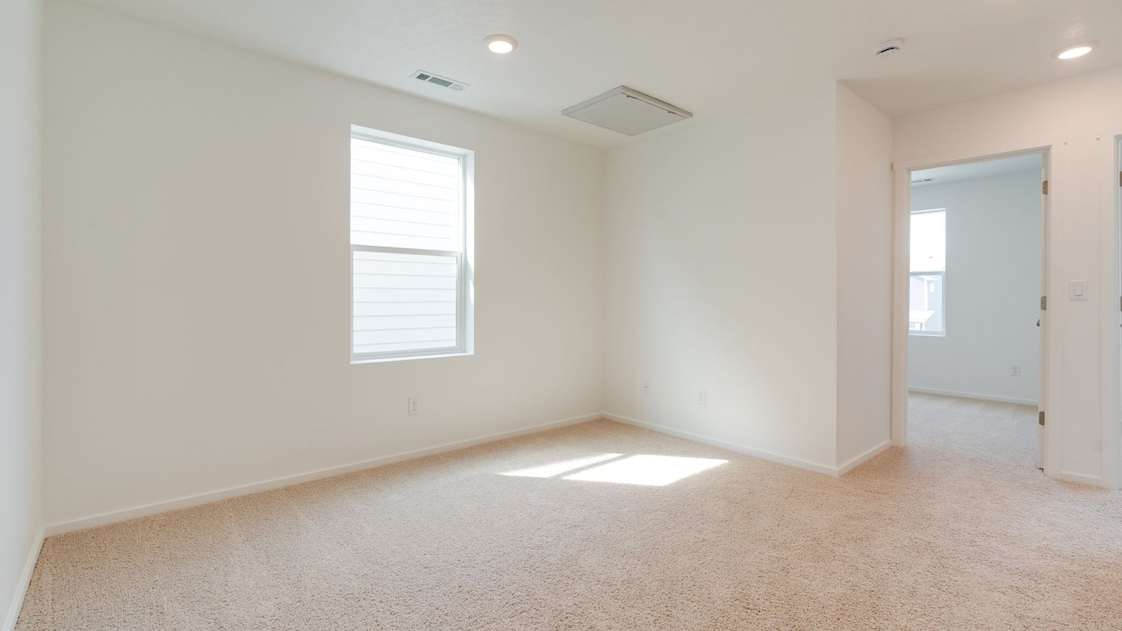 Loft area wall-to-wall carpet