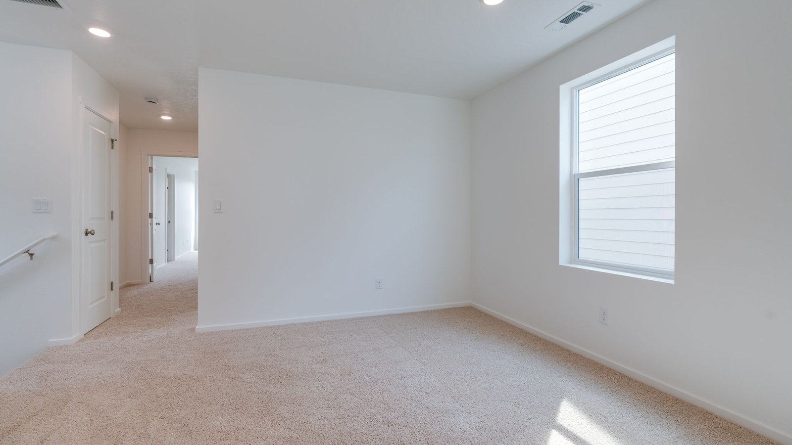Loft area wall-to-wall carpet
