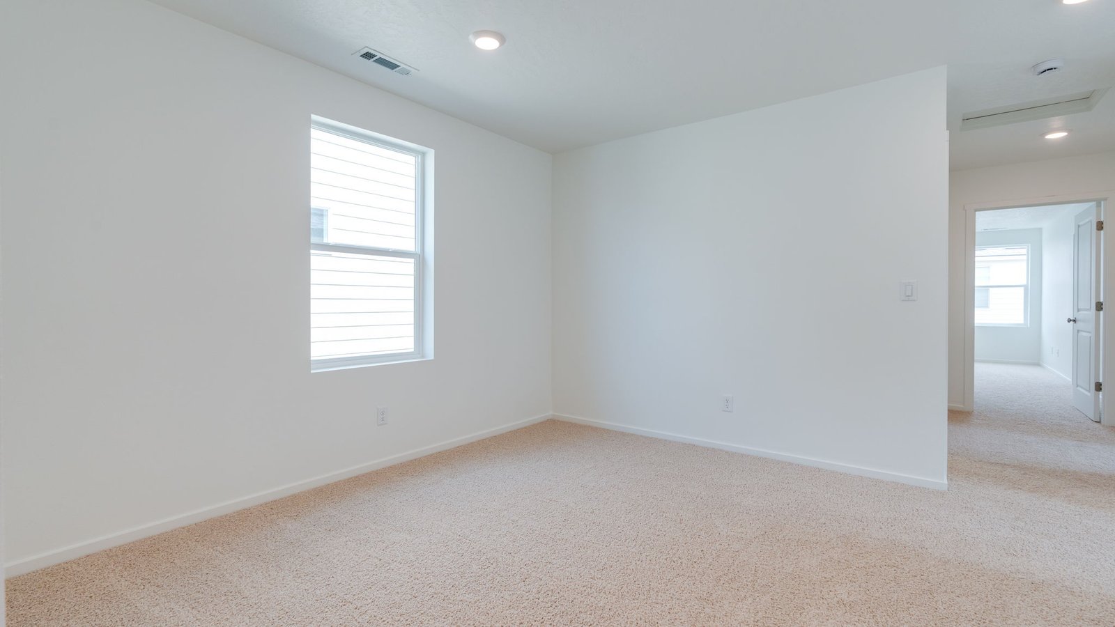 Loft area wall-to-wall carpet