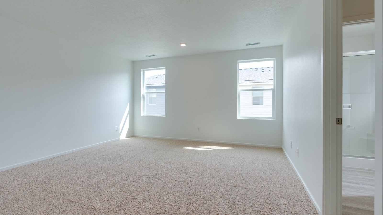 Loft area wall-to-wall carpet