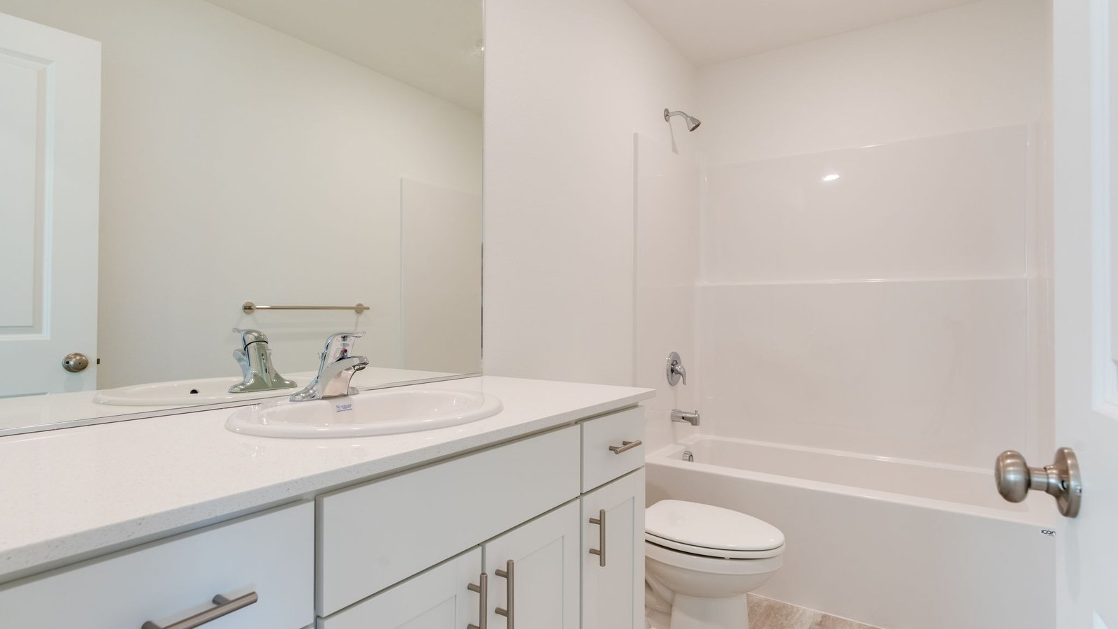 Hall bathroom with combination tub/shower and quartz counters
