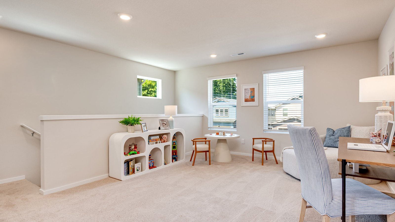 Loft area wall-to-wall carpet