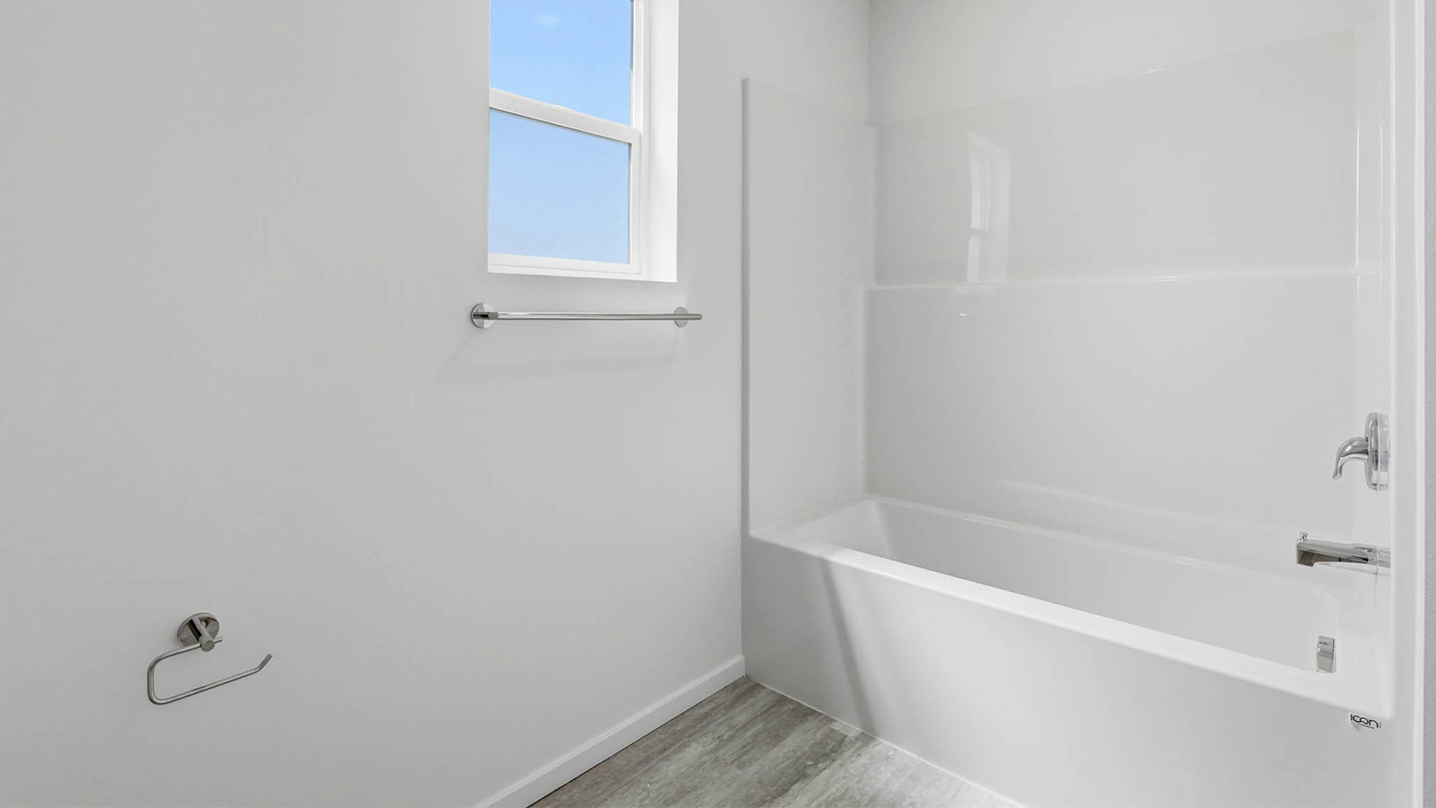 Hall bathroom with combination tub/shower and quartz counters