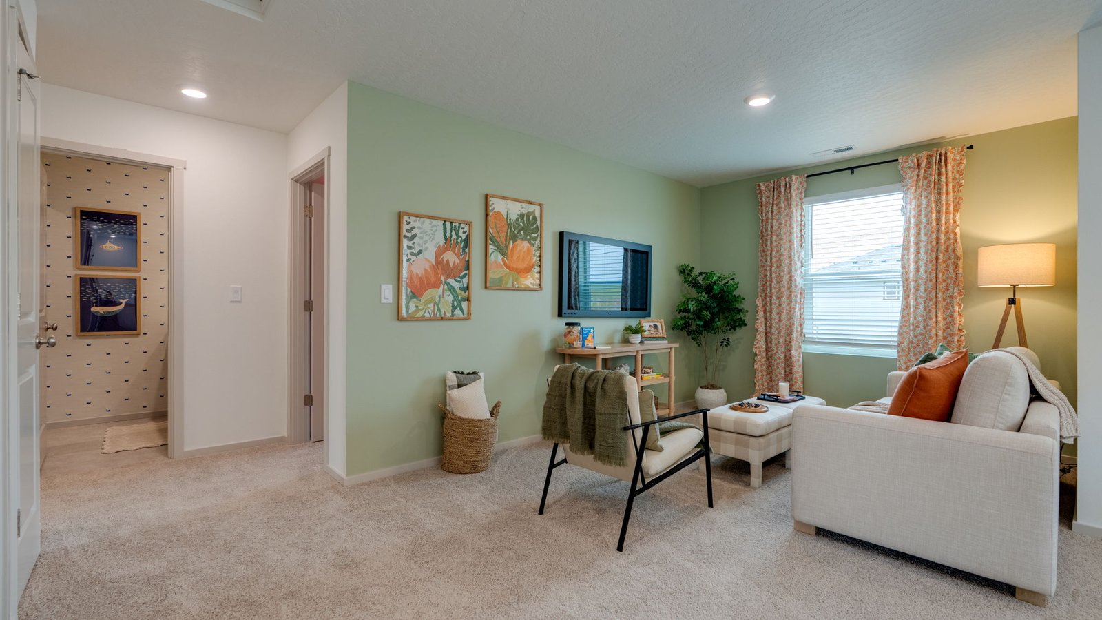 Loft area wall-to-wall carpet