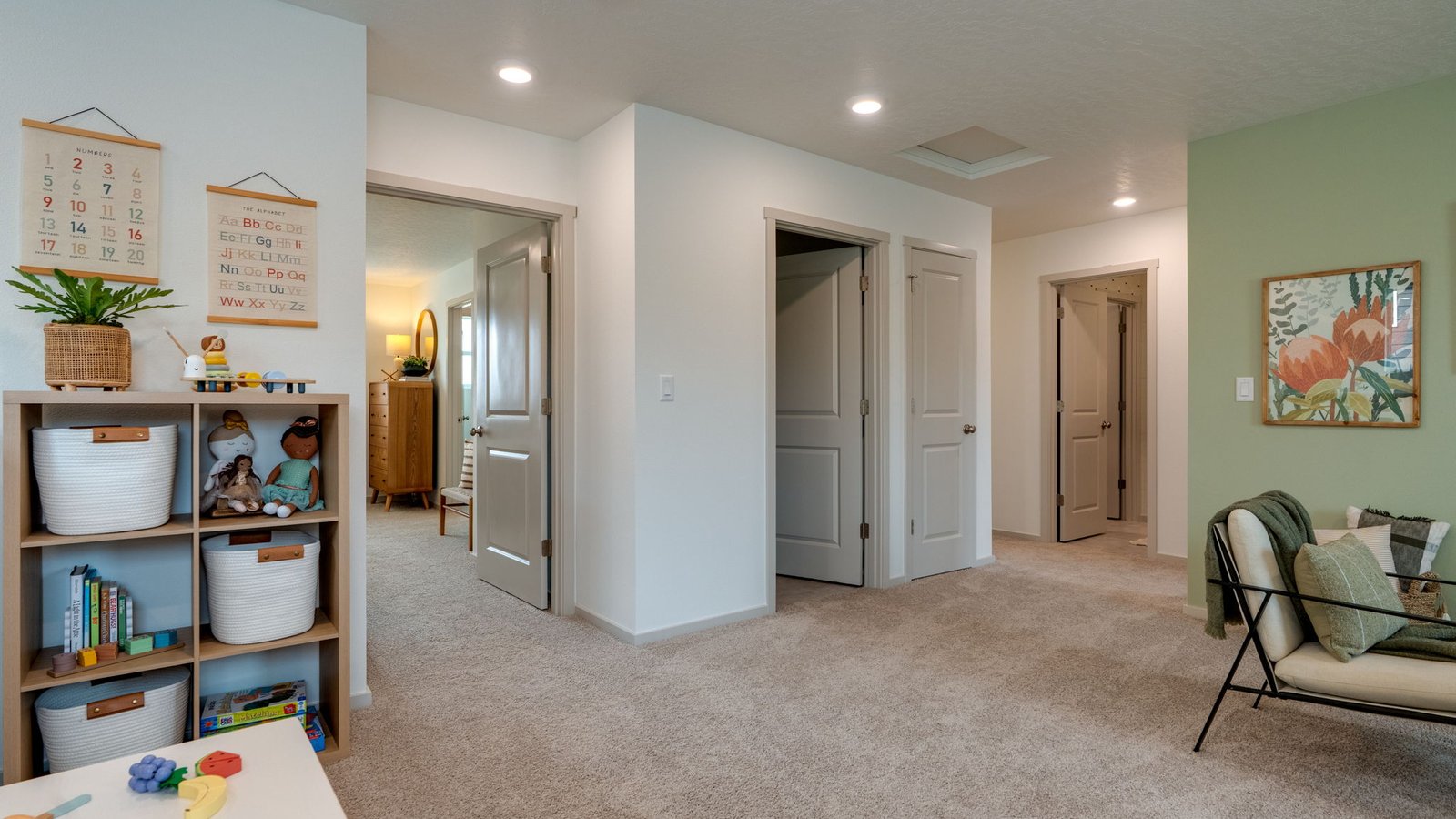 Loft area wall-to-wall carpet