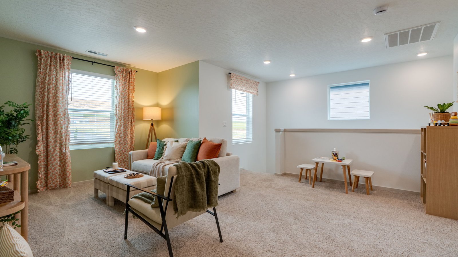 Loft area wall-to-wall carpet