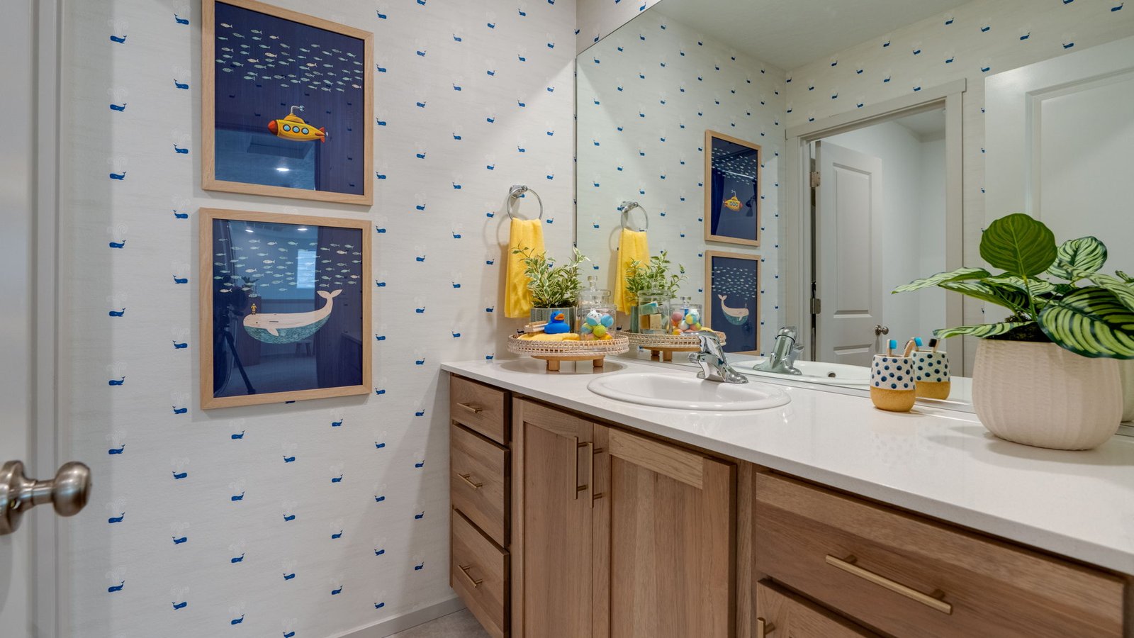 Hall bathroom with combination tub/shower and quartz counters