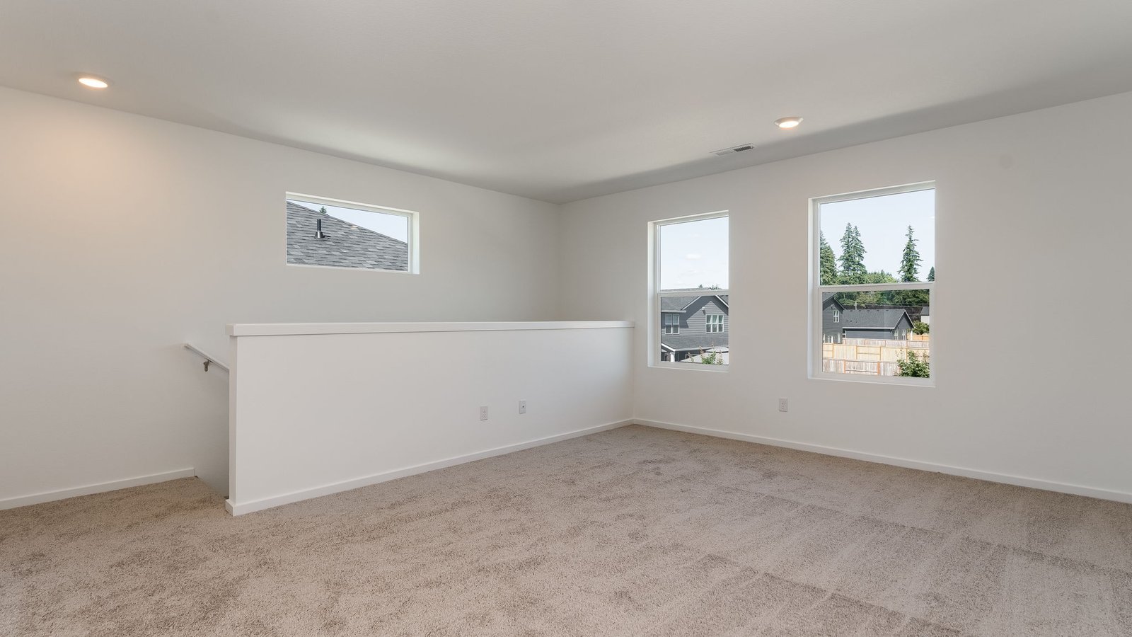 Loft area wall-to-wall carpet
