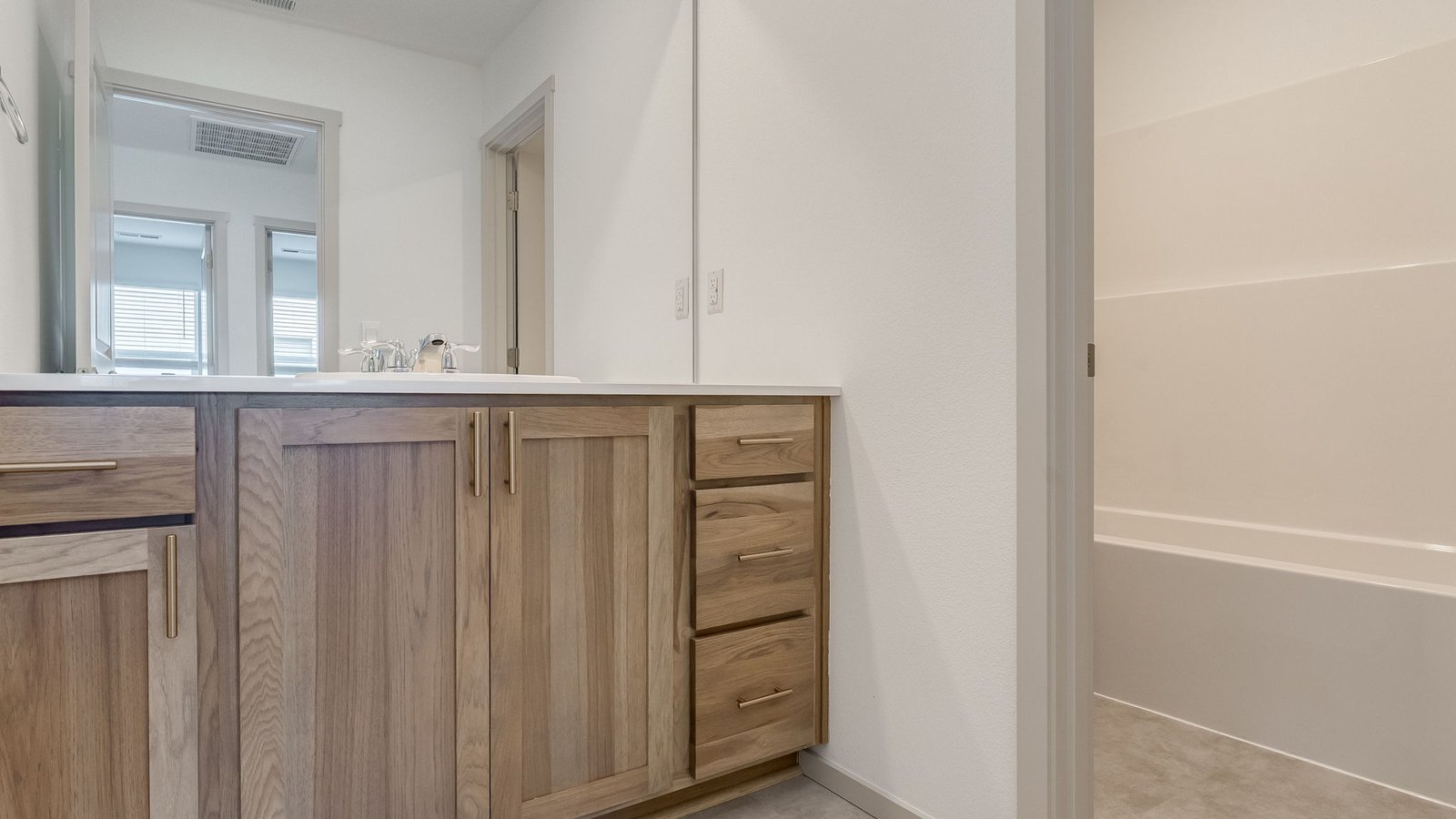 Hall bathroom with combination tub/shower and quartz counters