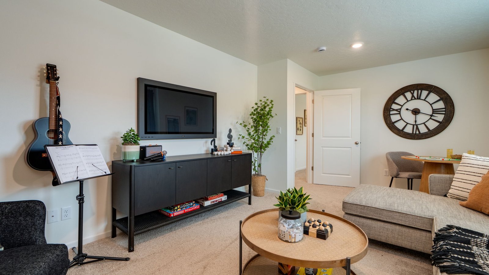 Bonus room with wall-to-wall carpet