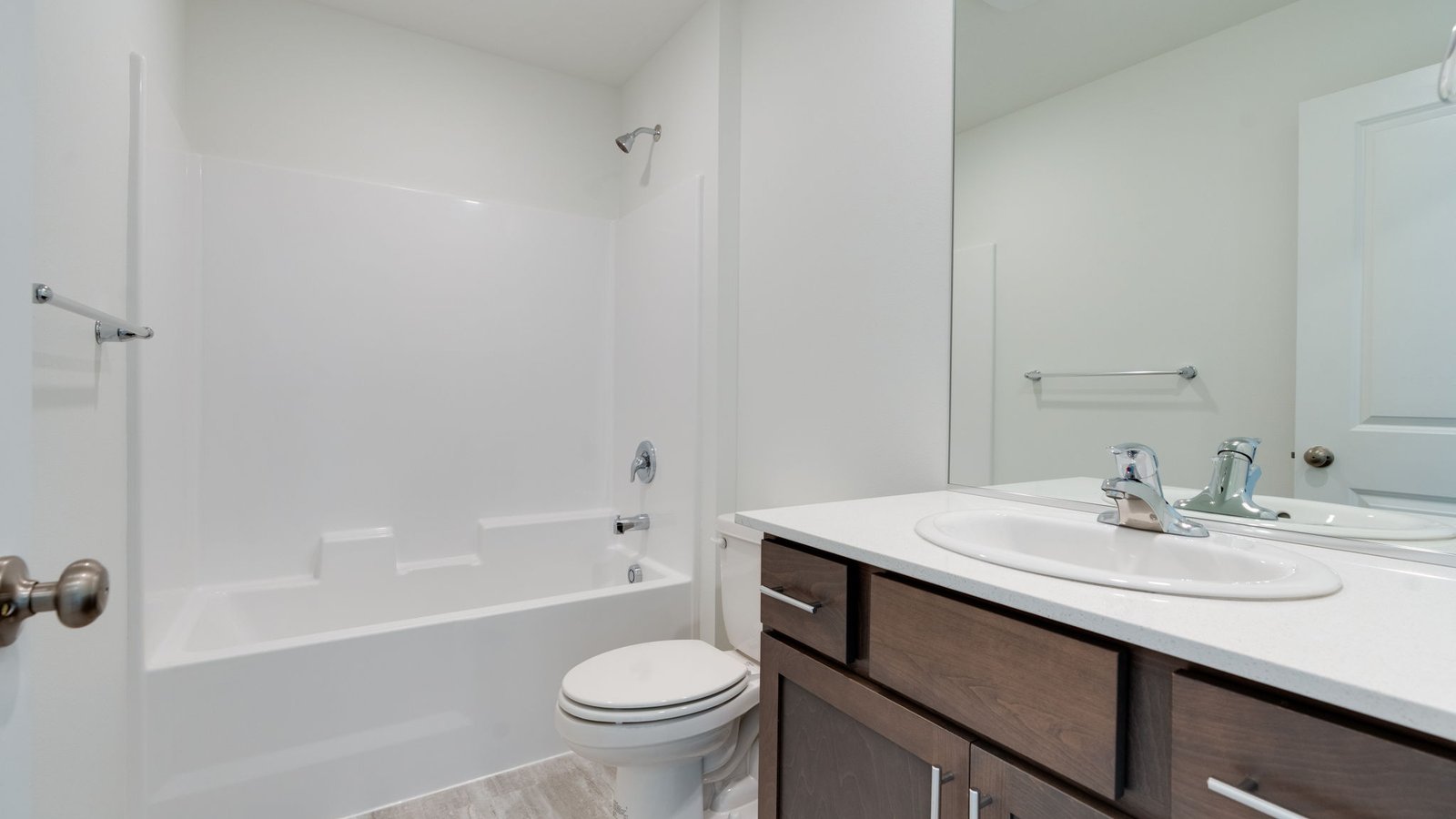 Hall bathroom with combination tub/shower and quartz counters