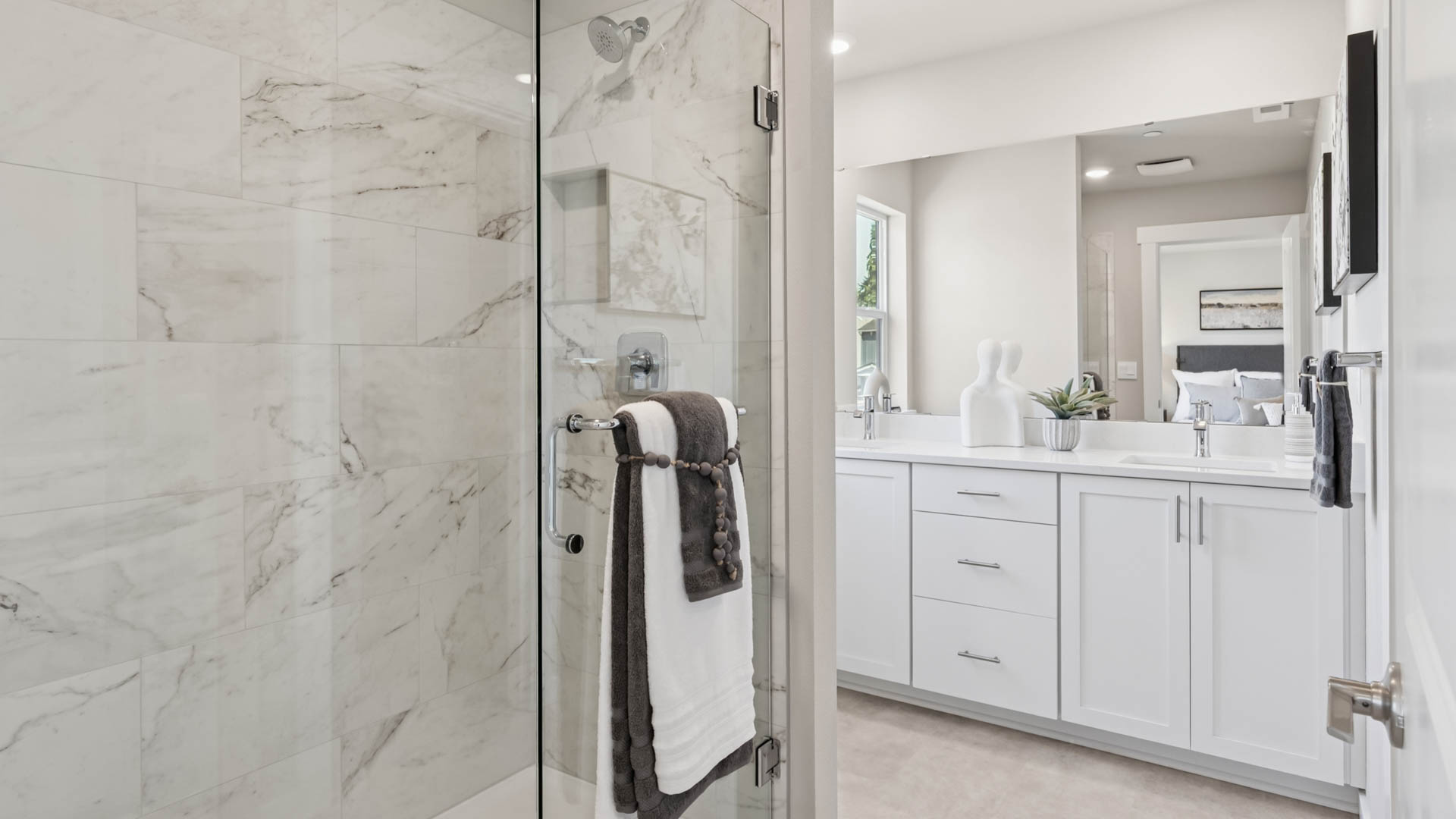 primary suite bathoom