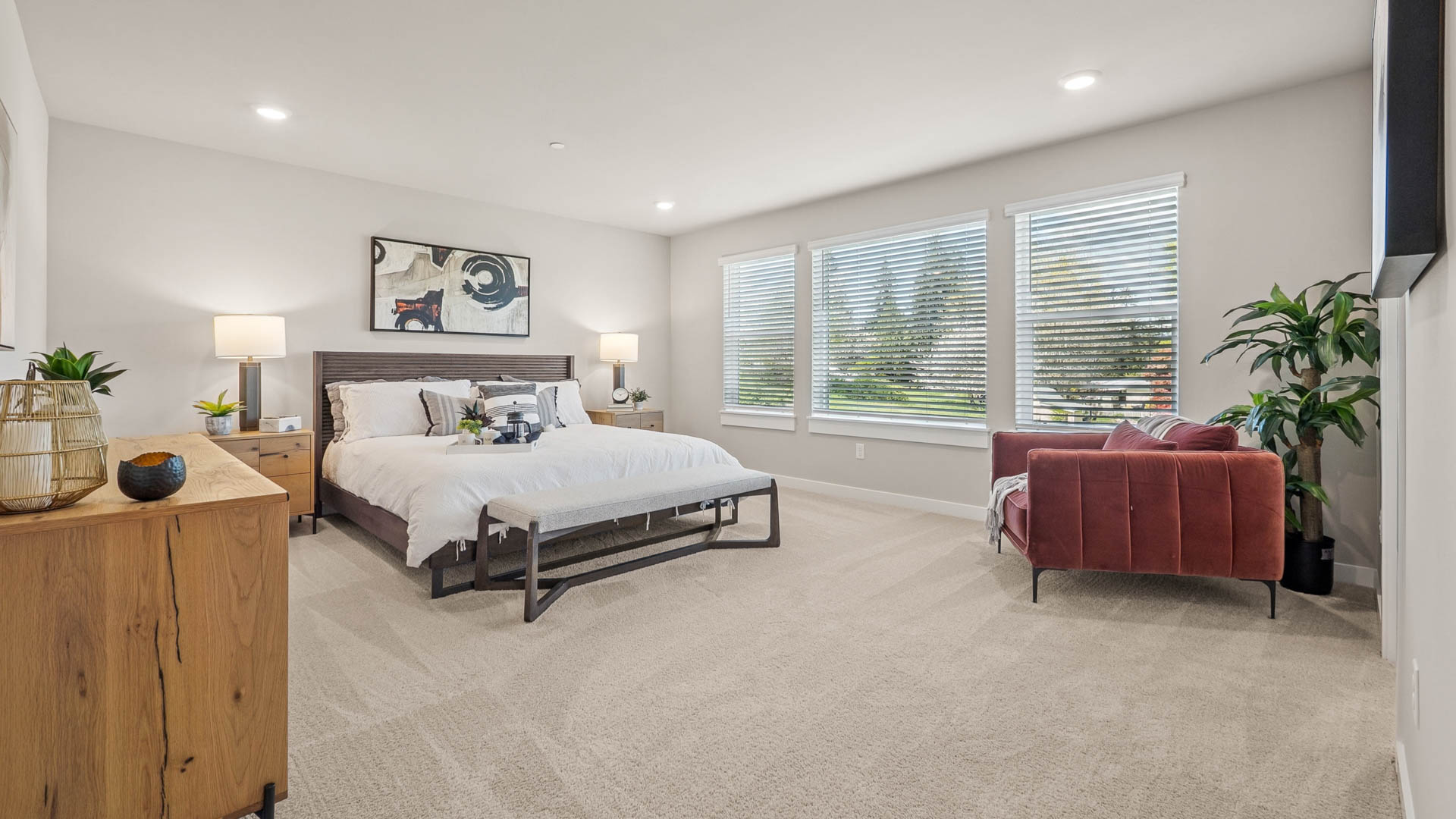 primary suite bedroom