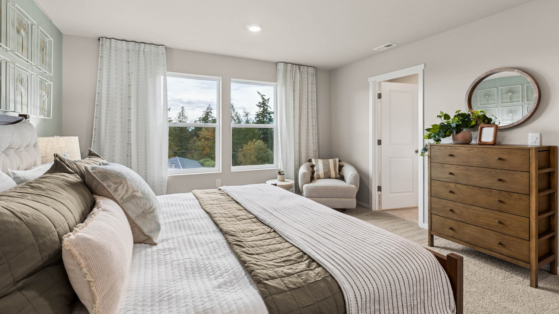 primary suite bedroom