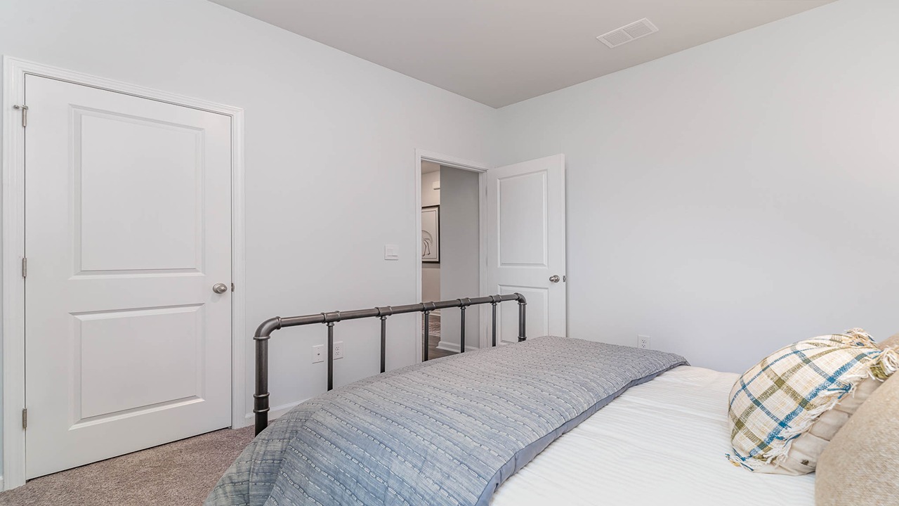 bedroom with carpet flooring