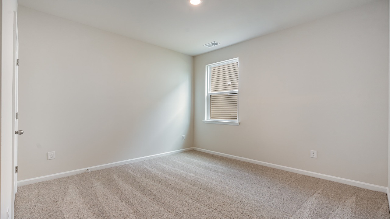 bedroom with carpet flooring