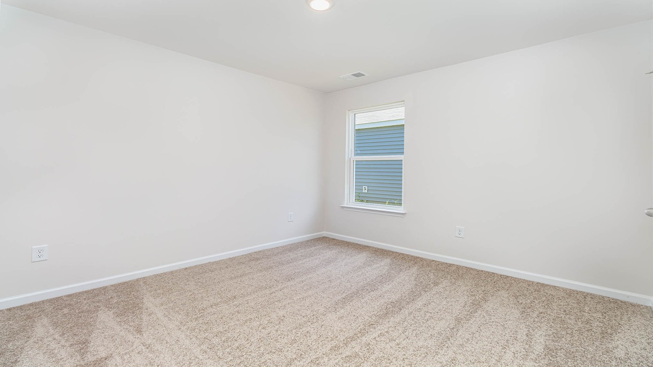 bedroom with carpet flooring