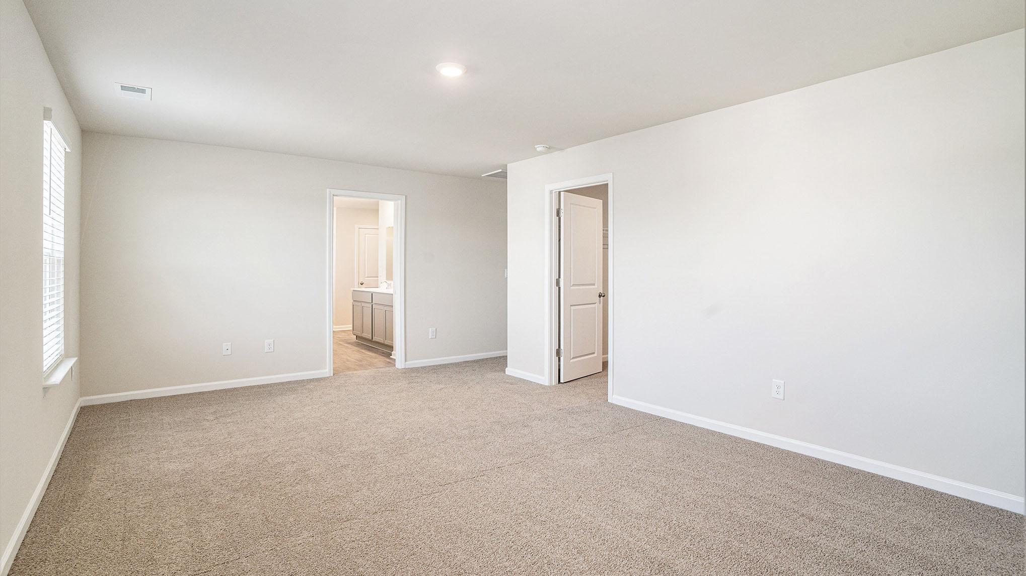 bedroom with carpet flooring