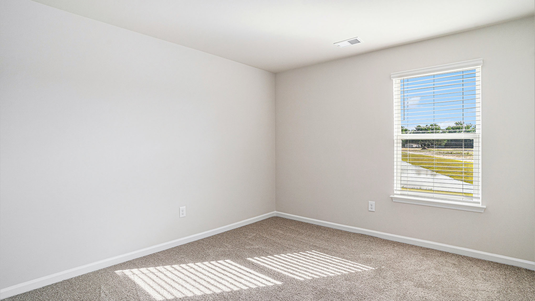 bedroom with carpet flooring