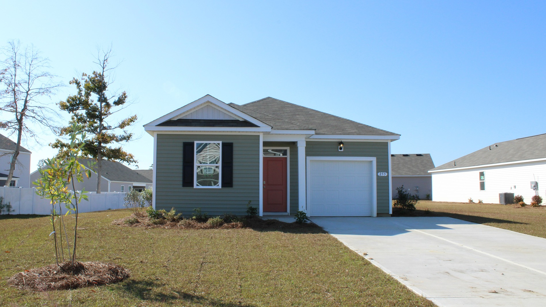 single story home with vinyl siding
