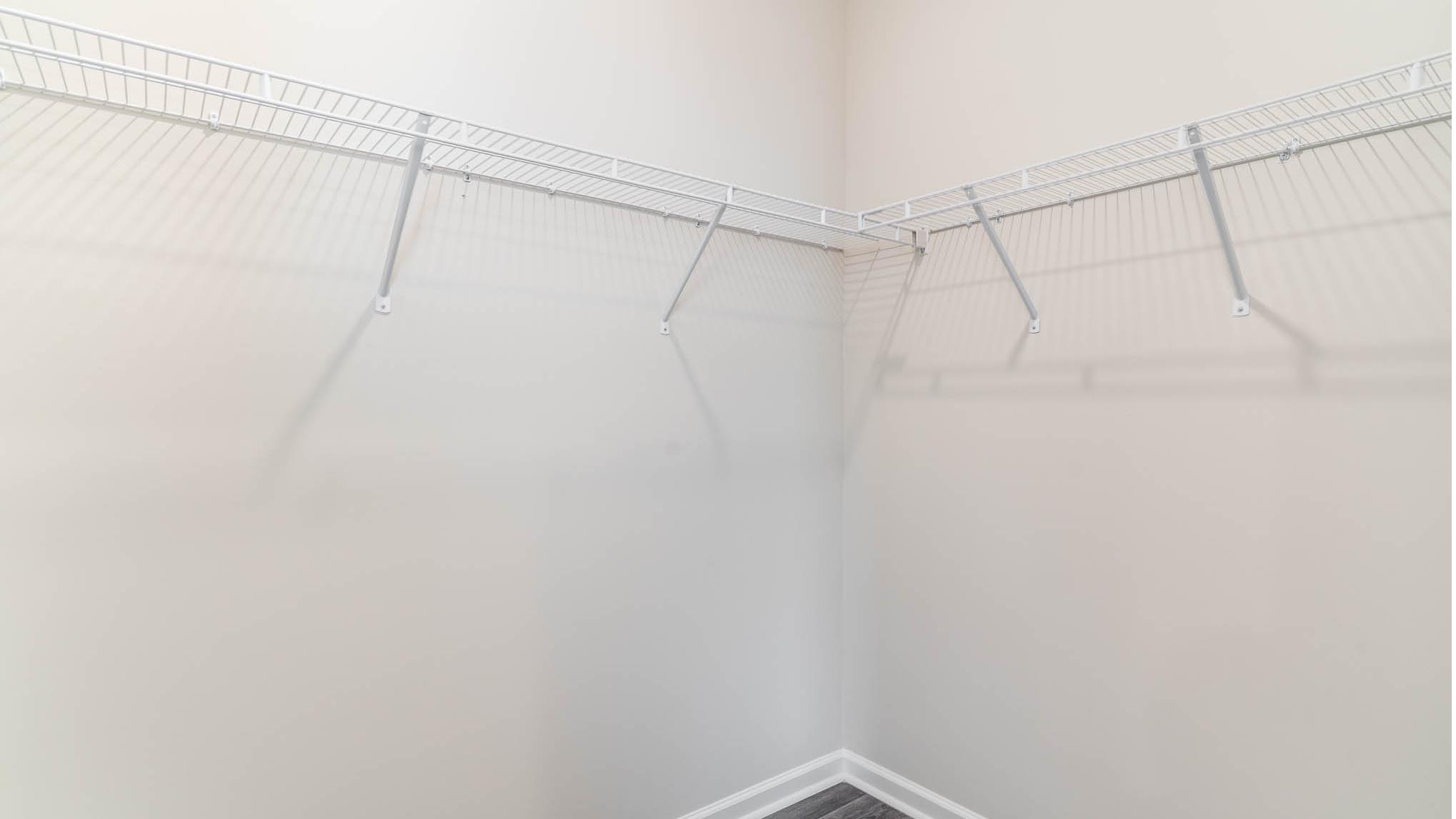 walk in closet with wire shelving
