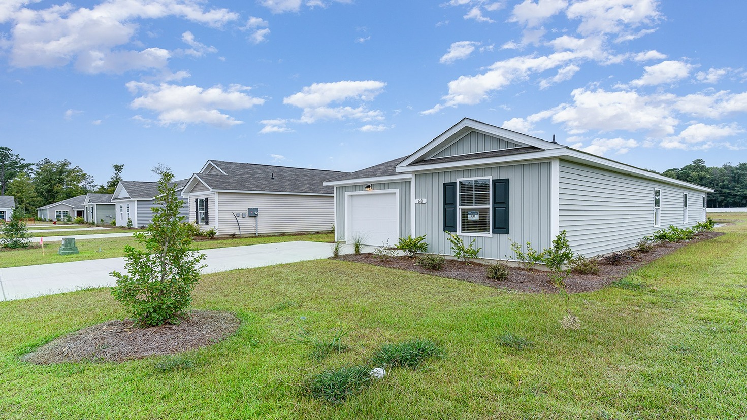 Cameron Exterior with vinyl siding