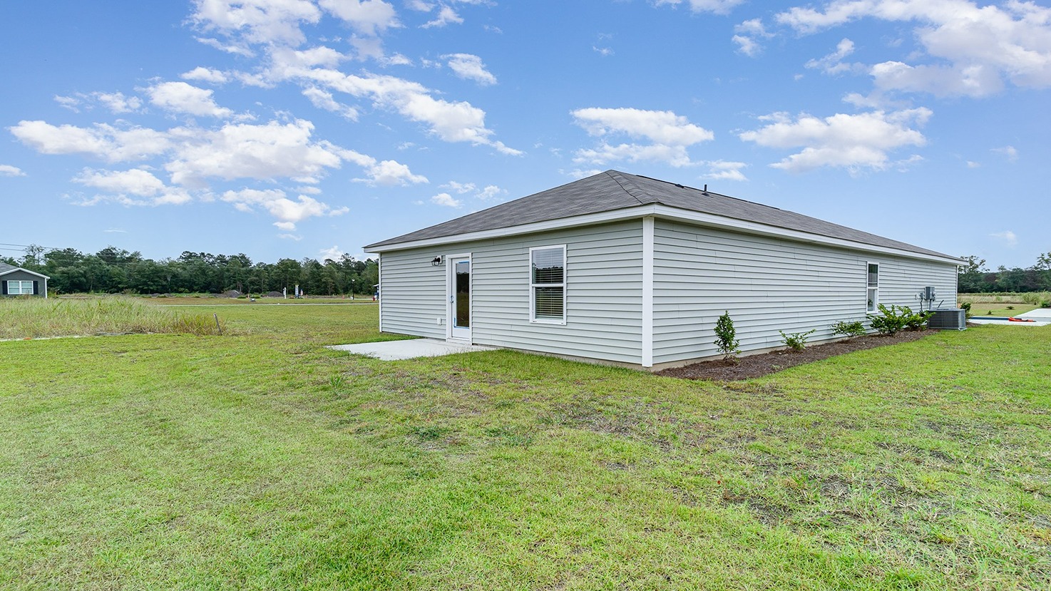 Cameron Exterior with vinyl siding