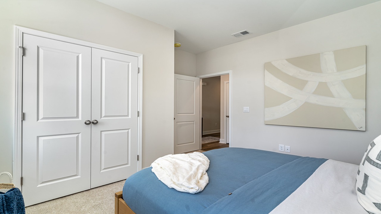 bedroom with carpet flooring