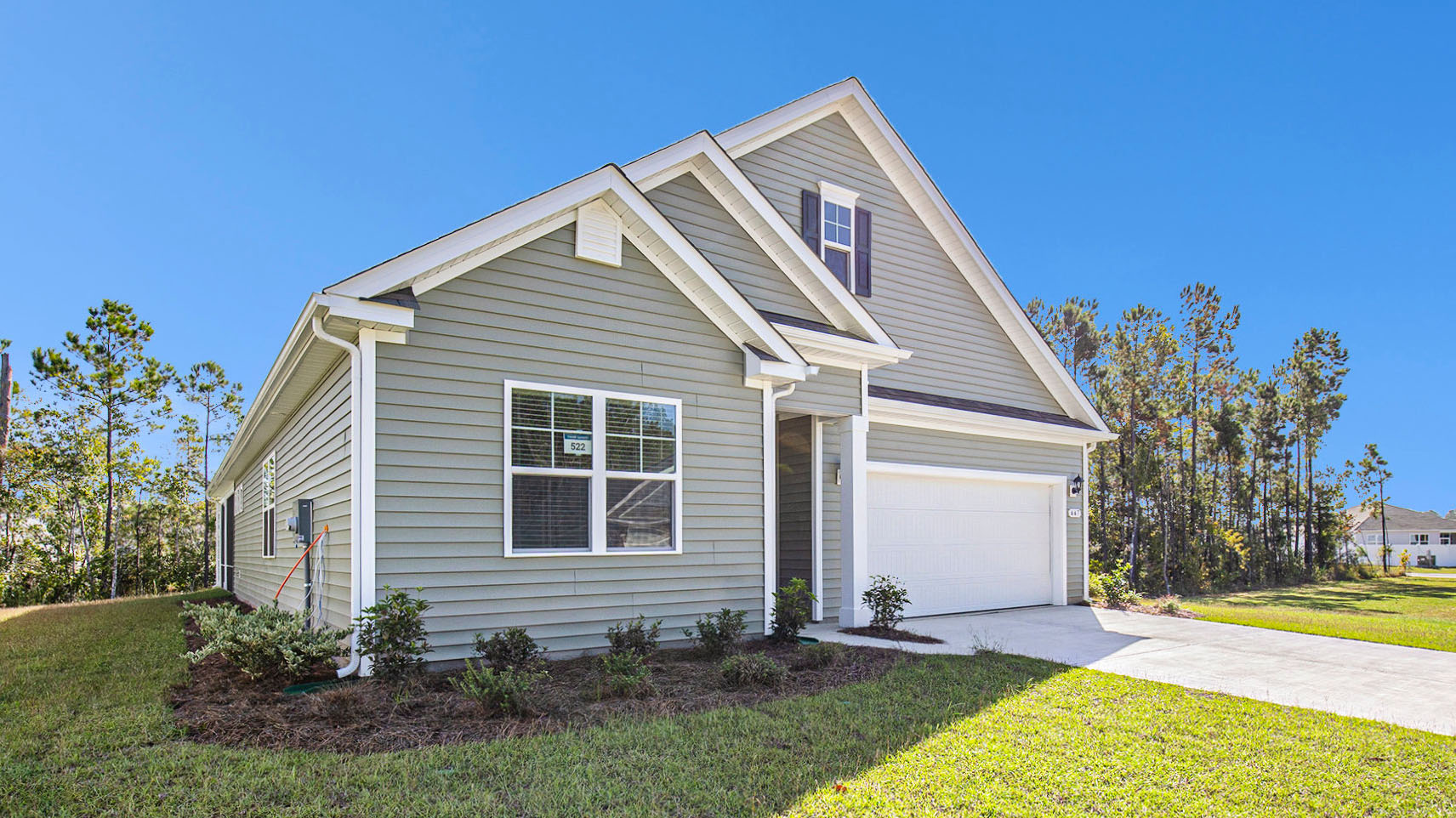 single story home with vinyl siding