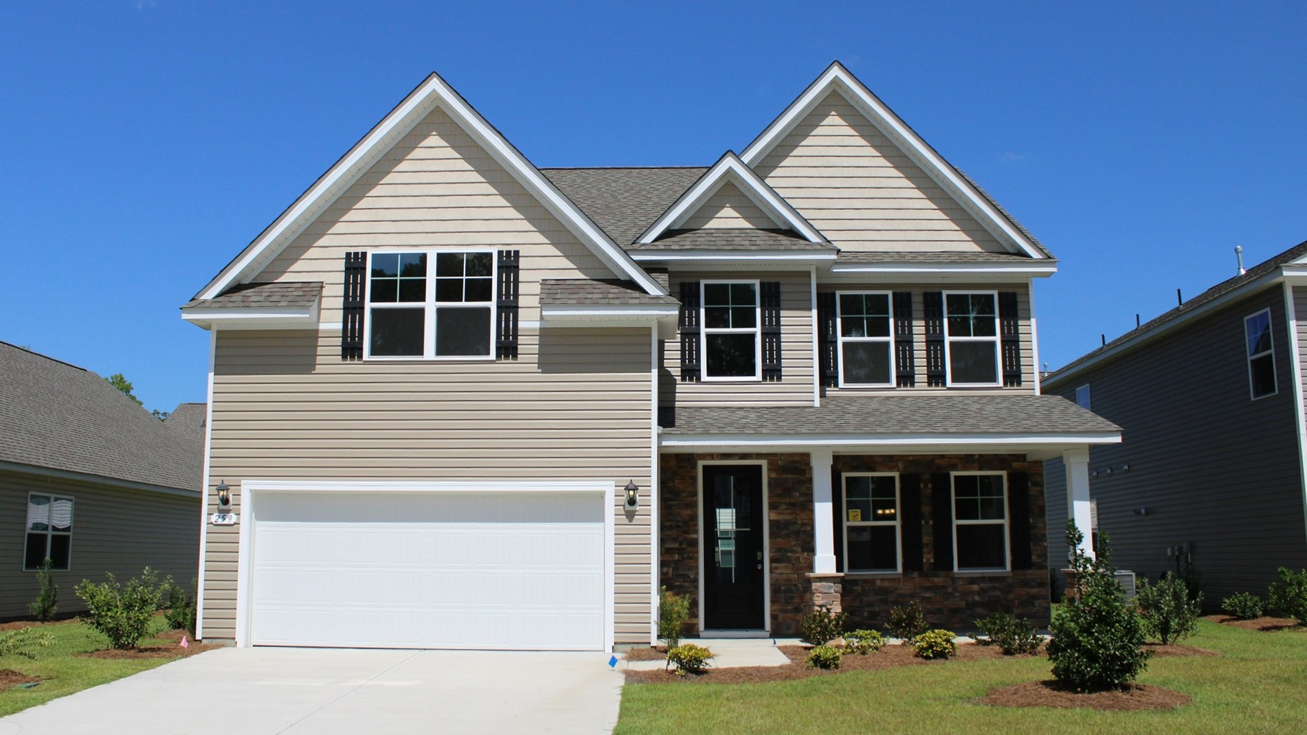 Forrester F Exterior with vinyl siding