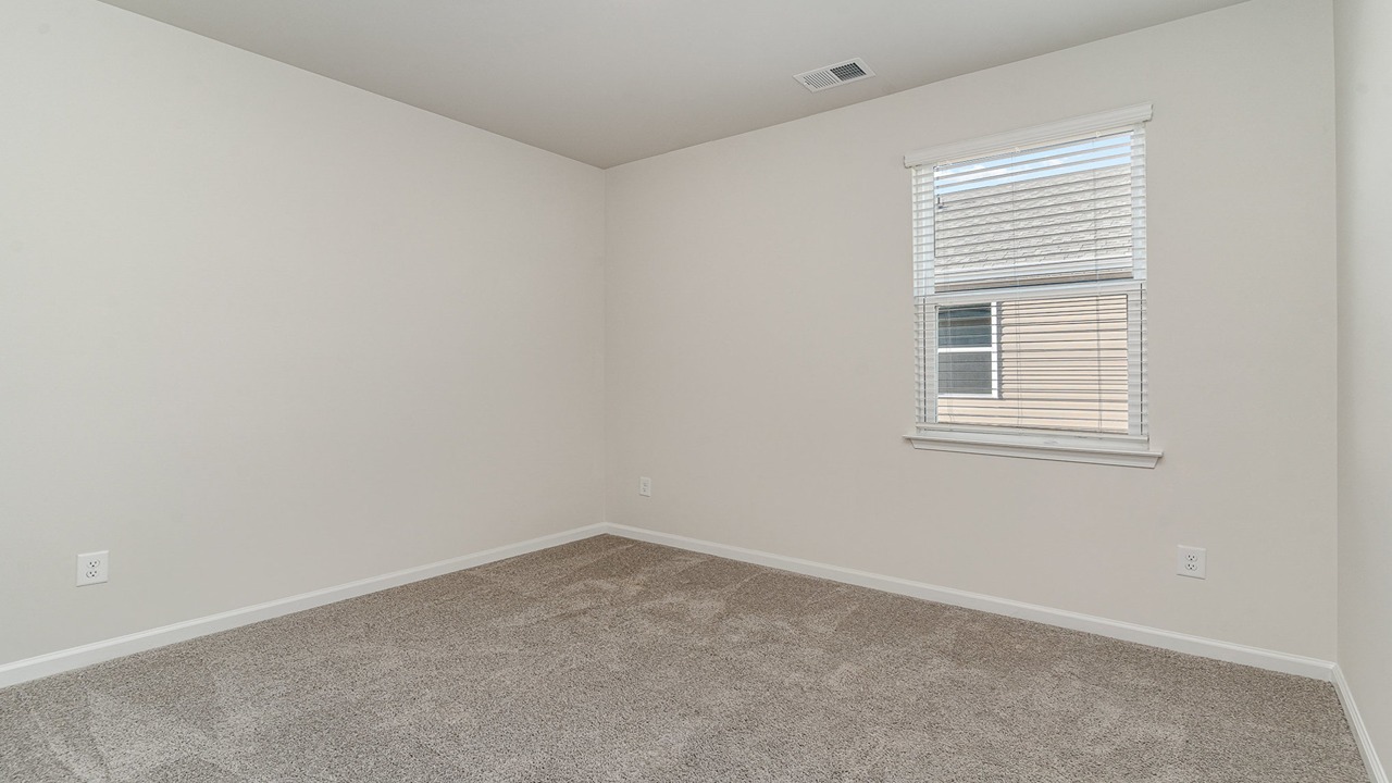 bedroom with carpet flooring
