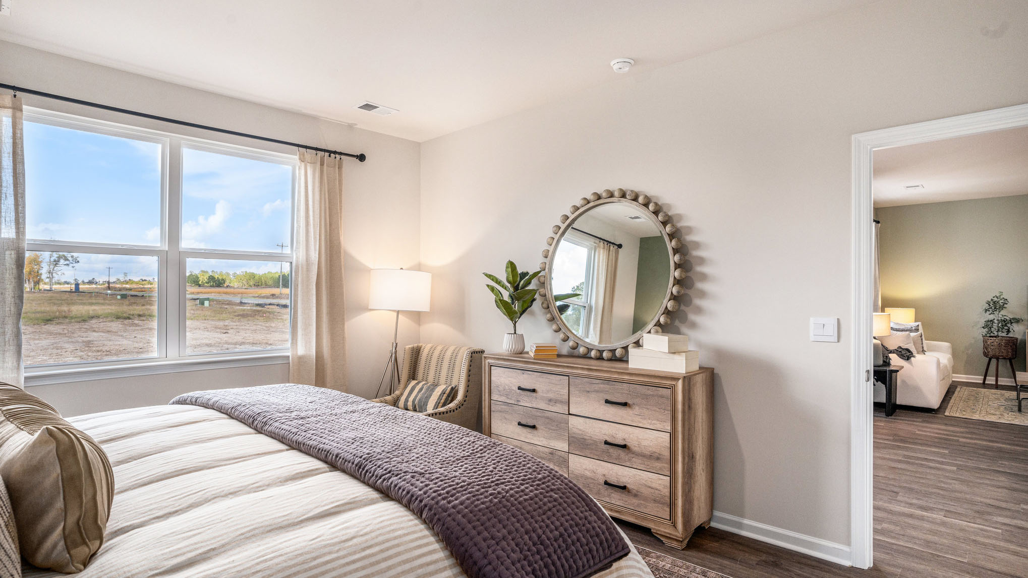 bedroom with carpet flooring