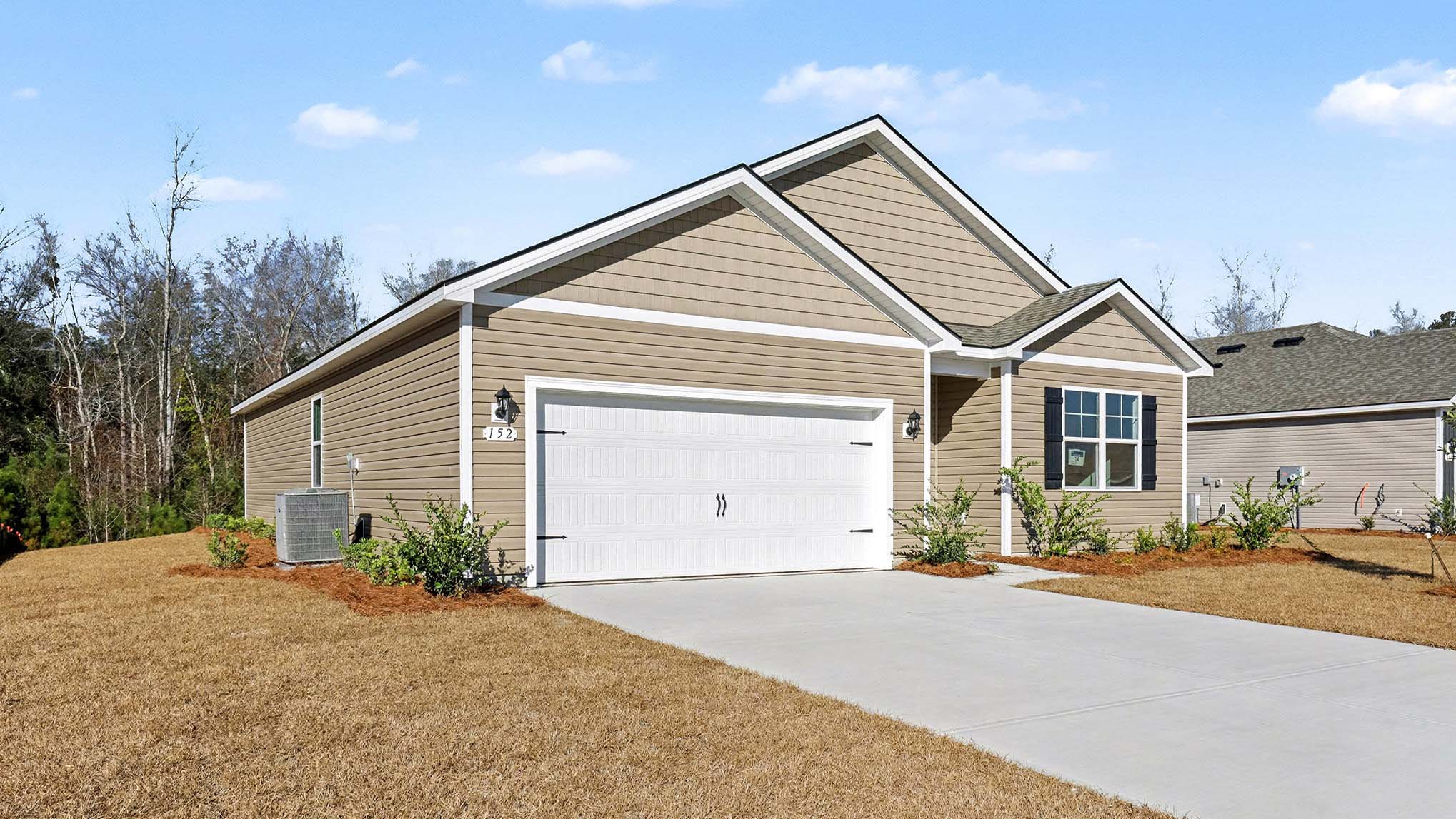 single story home with vinyl siding