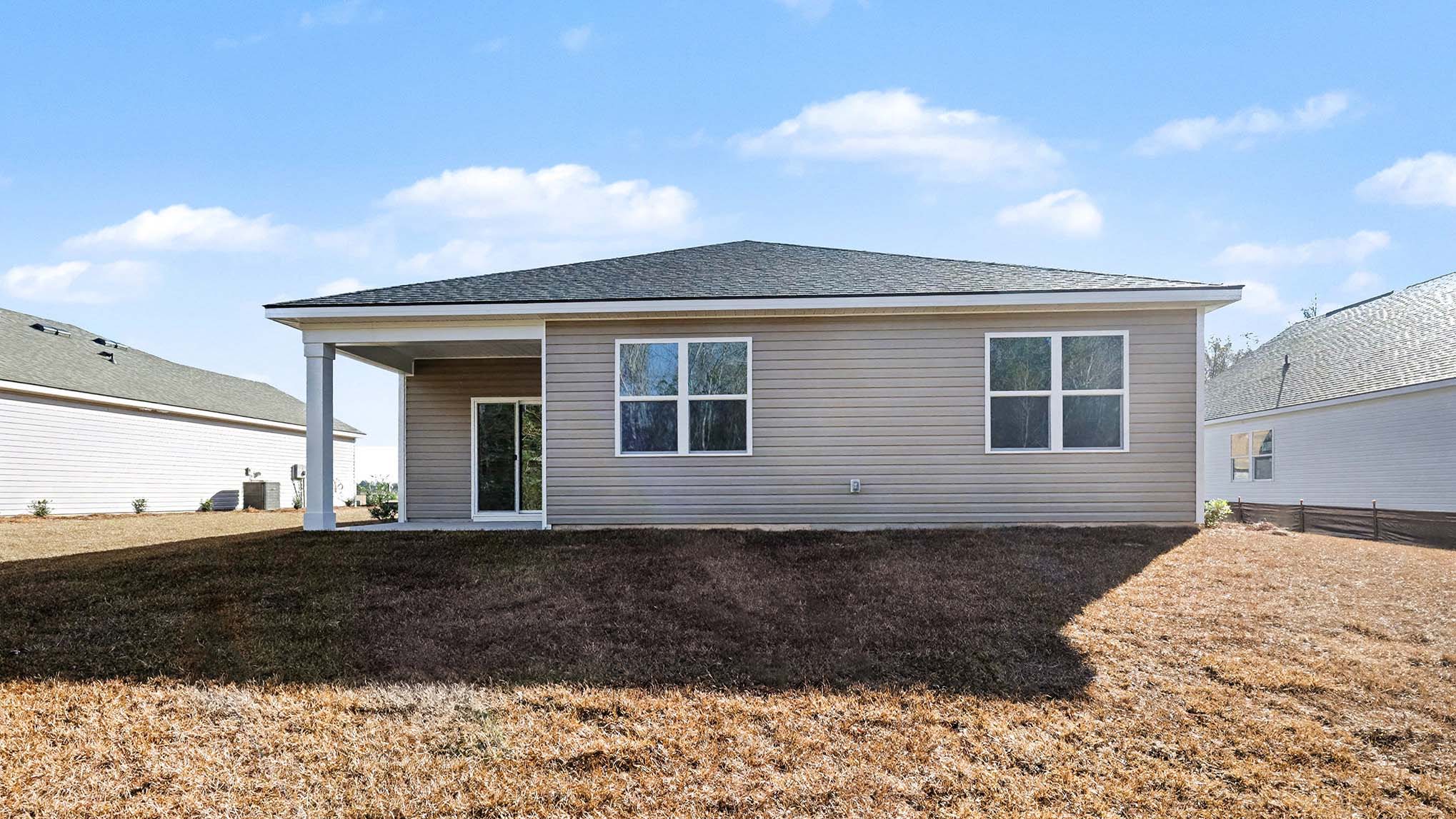 single story home with vinyl siding