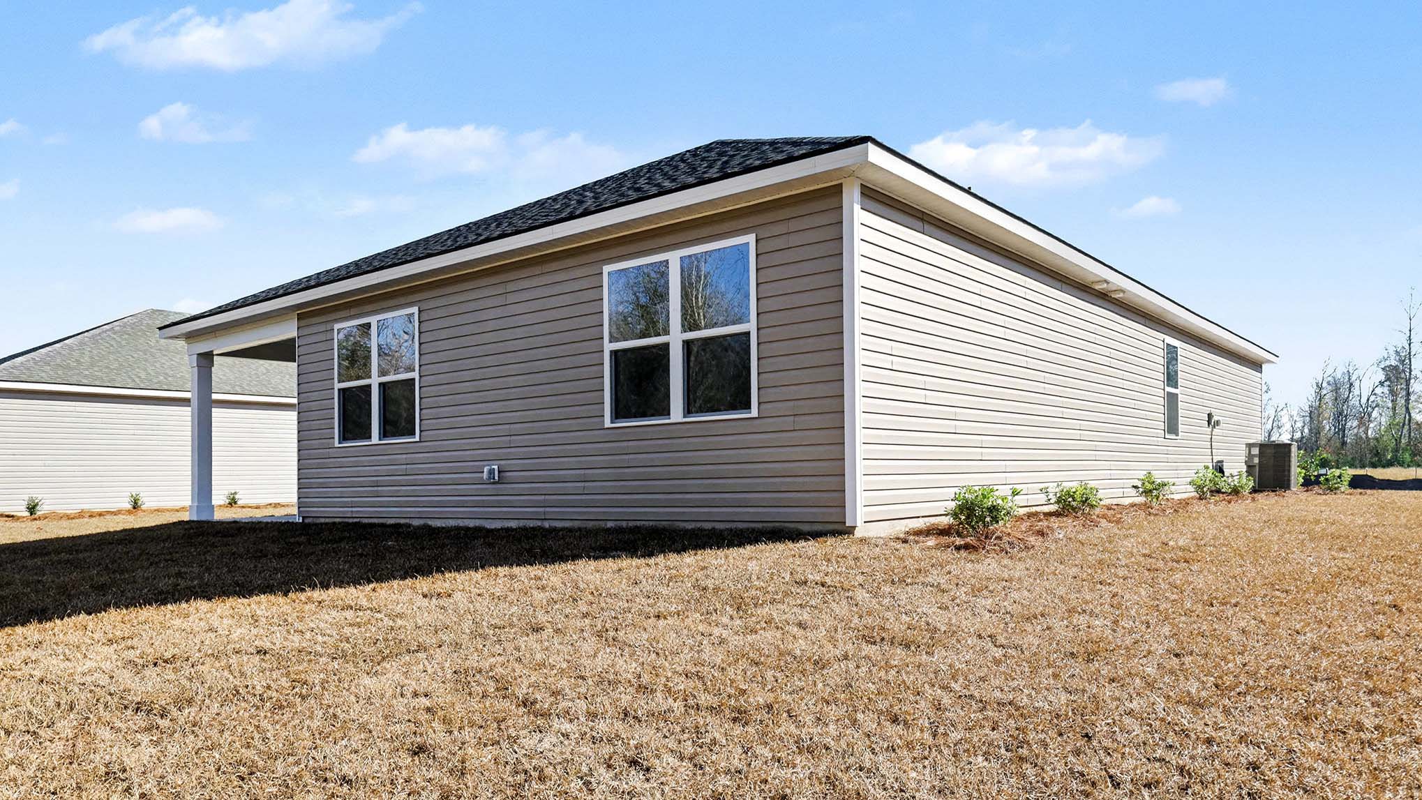 single story home with vinyl siding