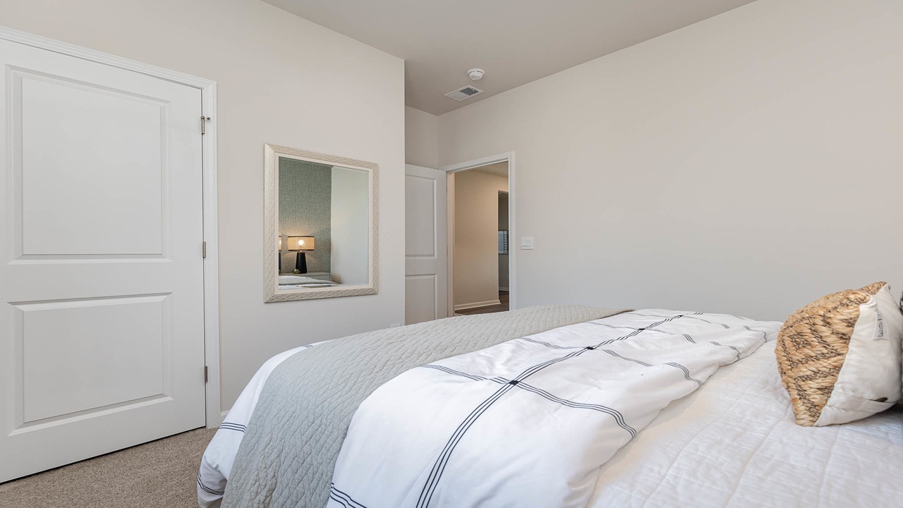 bedroom with carpet flooring