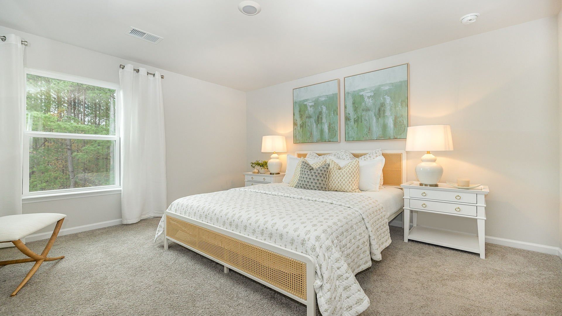 bedroom with carpet flooring