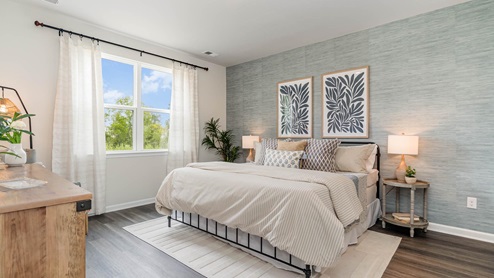 BEDROOM WITH AMPLE LIGHTING