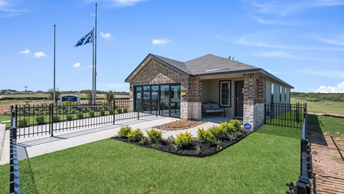 links at river bend model exterior