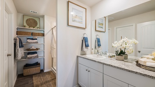 Floresville Links at River Bend New Construction Homes large master bath